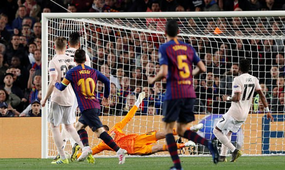  奥格斯堡后防失误频频送礼，痛失好局惜败于保级对手